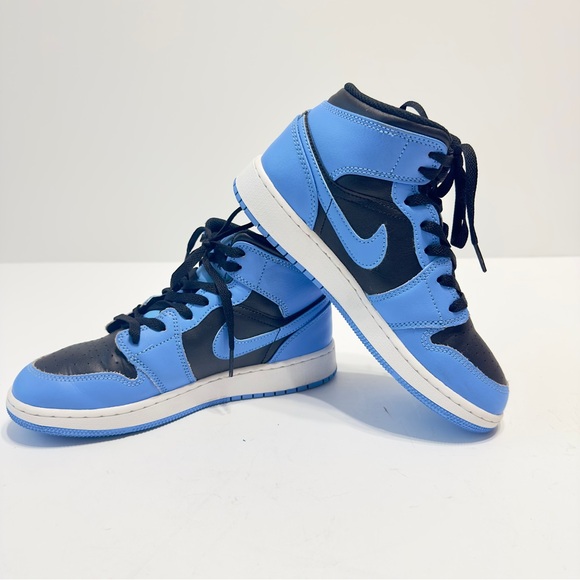 Kids Nike Air Jordan Mid University Blue Black White Size 5.5 Big Kid - Picture 1 of 9